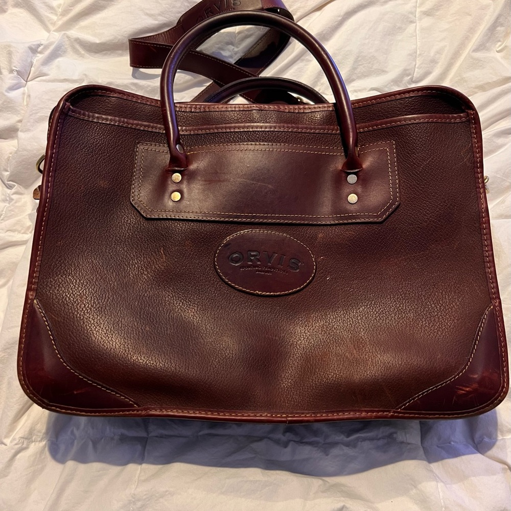 ORVIS Bullhide Heavy Thick Leather Extra-Capacity Briefcase / Messenger Bag.